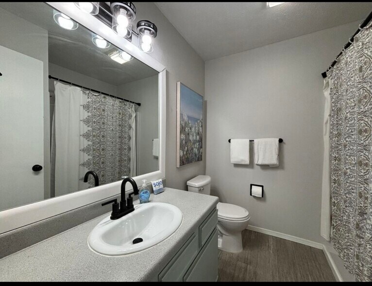 2nd bath - 40 Scenic Ct