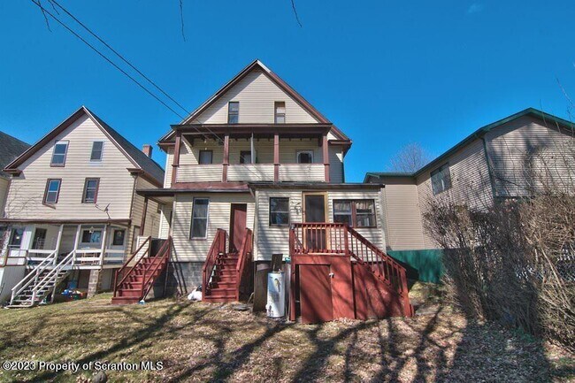 Building Photo - 1418 Capouse Ave