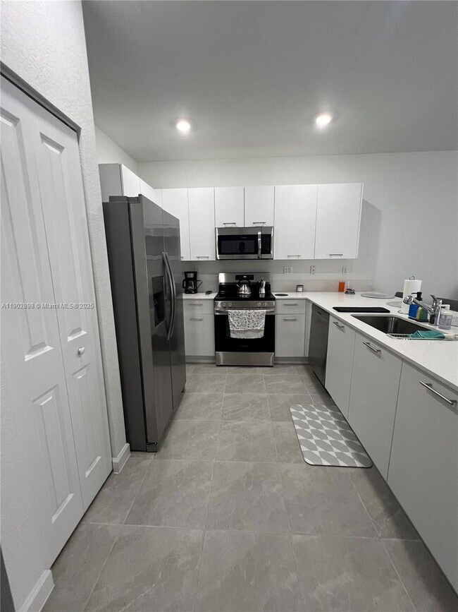 Building Photo - 12142 NW 24th Ct