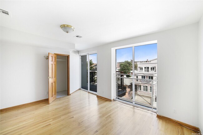 Building Photo - 2826 Batchelder St