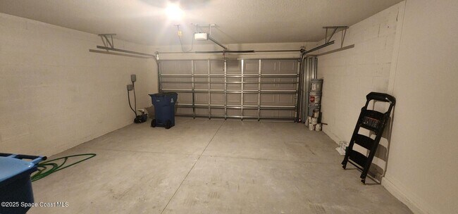 Building Photo - 586 Cooper Ct