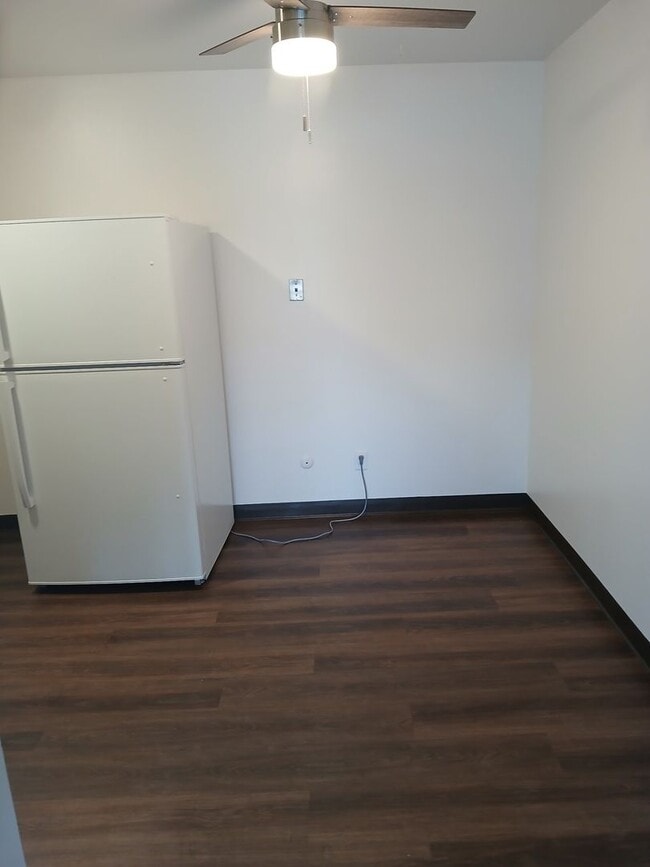 Interior Photo - University Heights (KC-AM)