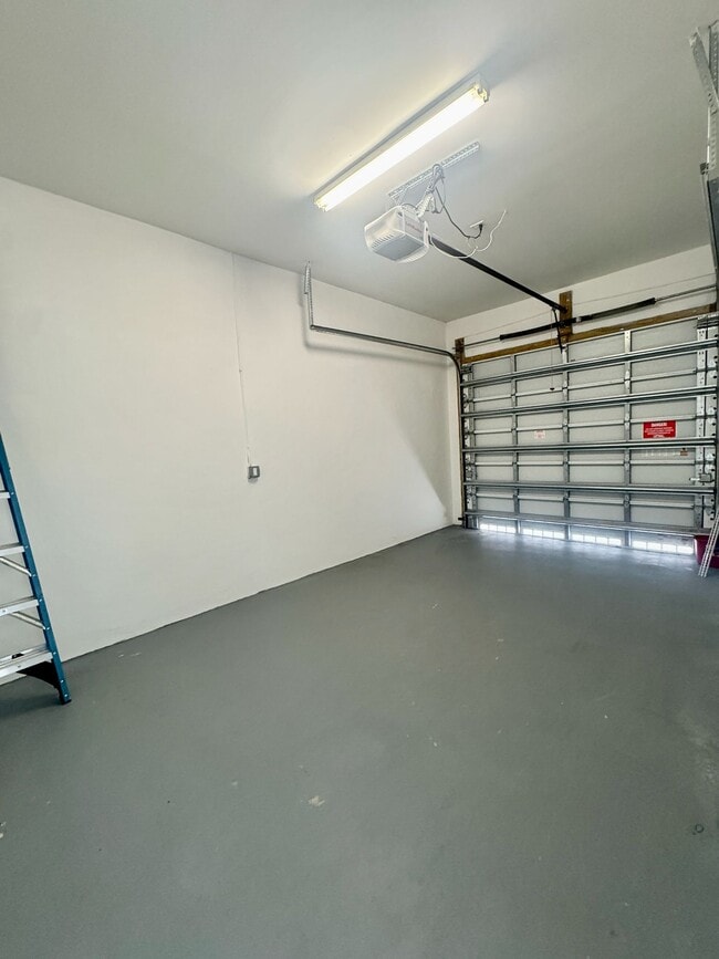 Building Photo - 2882 SW 37th Ct