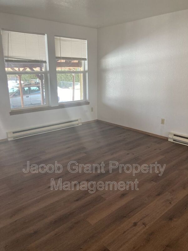 Building Photo - 5029 Walker Ave