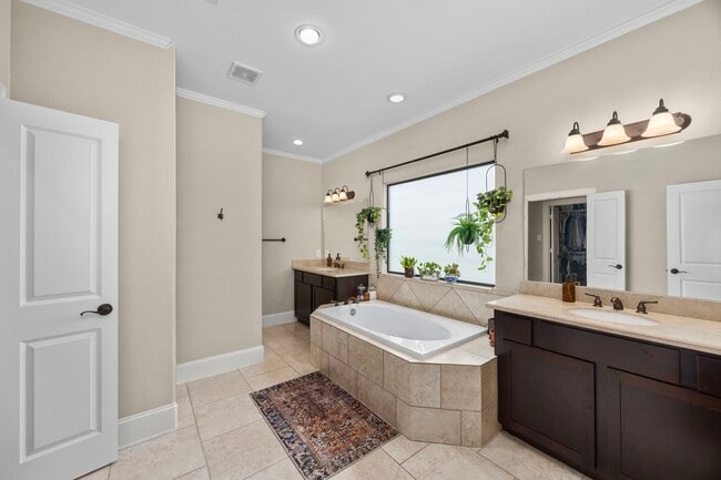 Building Photo - 5907 Kiam St