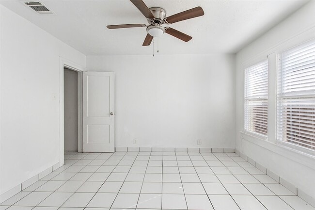 Building Photo - 6112 Llano Ave