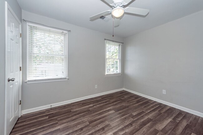 Building Photo - 176 Ponderosa Dr