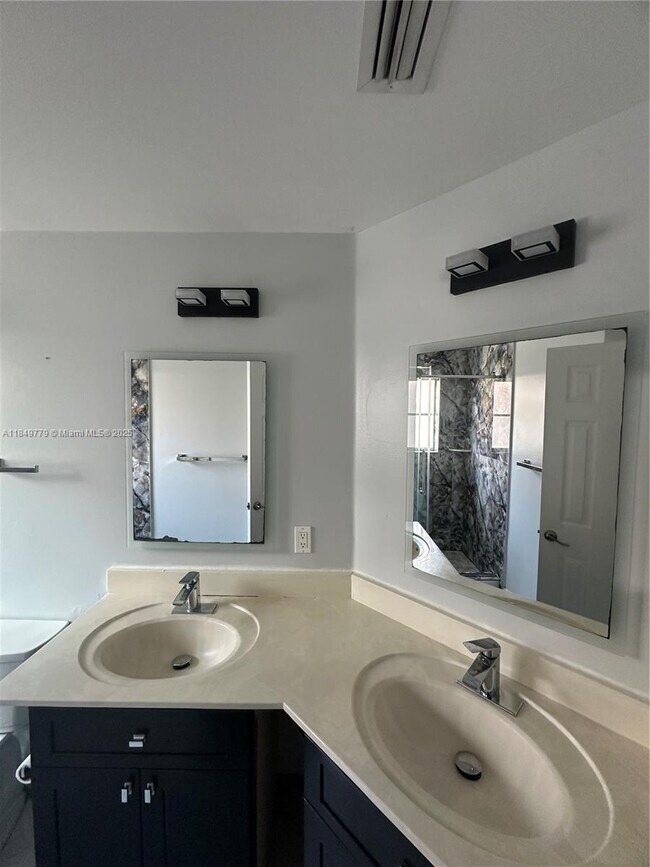 Building Photo - 4383 Laurel Ridge Cir