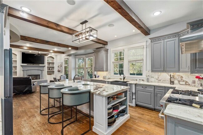 Building Photo - 2125 Cooper Lake Dr SE