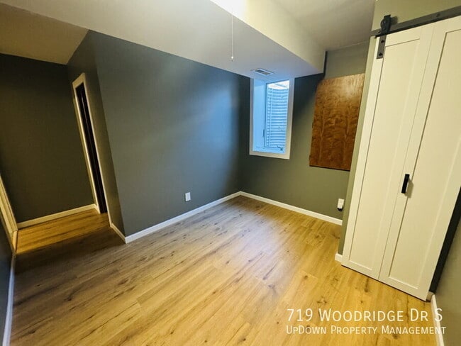 Building Photo - 719 Woodridge Dr S