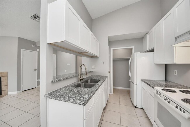 Building Photo - 5526 Farley Dr