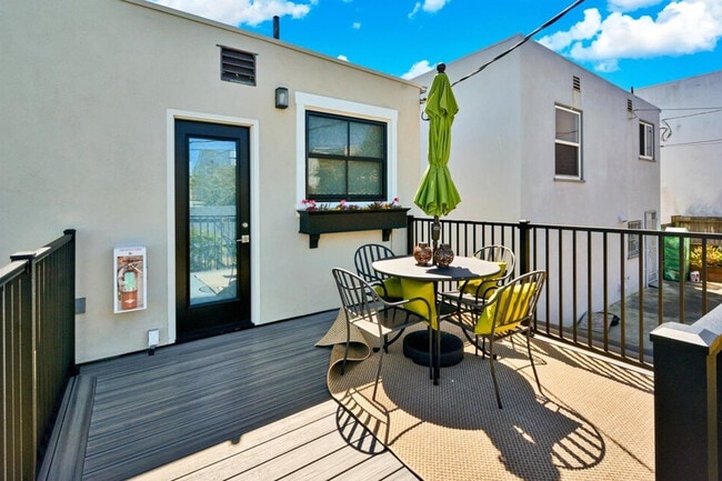 Building Photo - 90 Pinehaven Dr