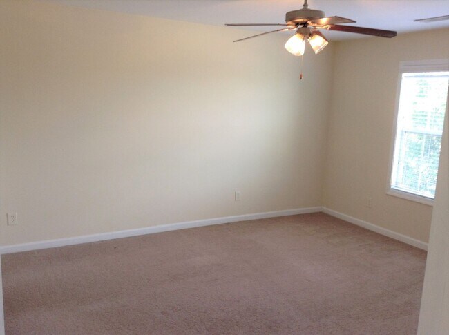 Building Photo - 6br House Near Campus FOR RENT
