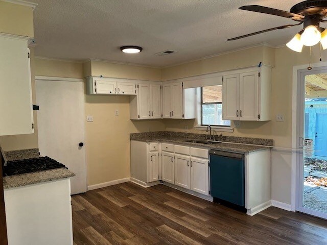 Building Photo - 8593 Victoria