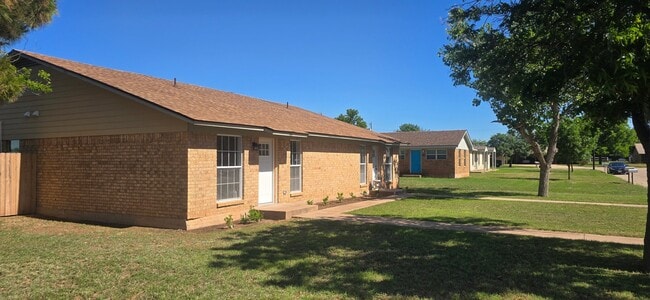 Building Photo - 701-703 Chaparral Cir