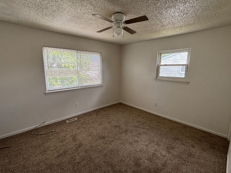 Building Photo - 1211 Warwick Dr