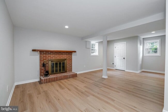 Building Photo - 561 Tiffany Ct