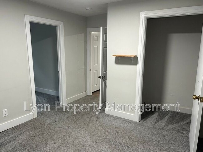 Building Photo - 27 Lamphear St