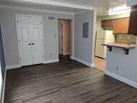 Building Photo - 1 Bedroom Condo Near UTK | Walk to Campus ...
