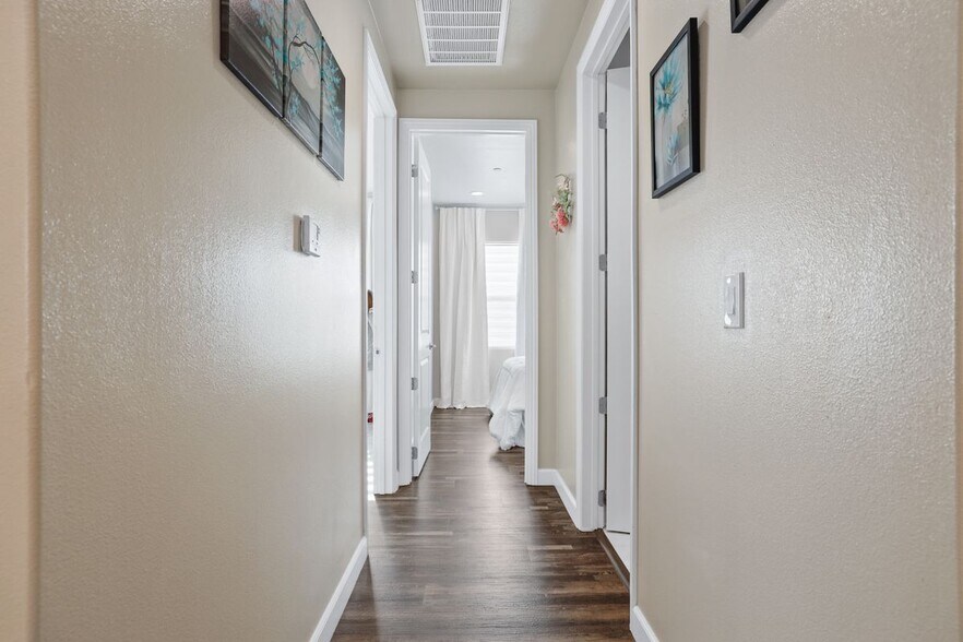 Building Photo - 14881 Newland St