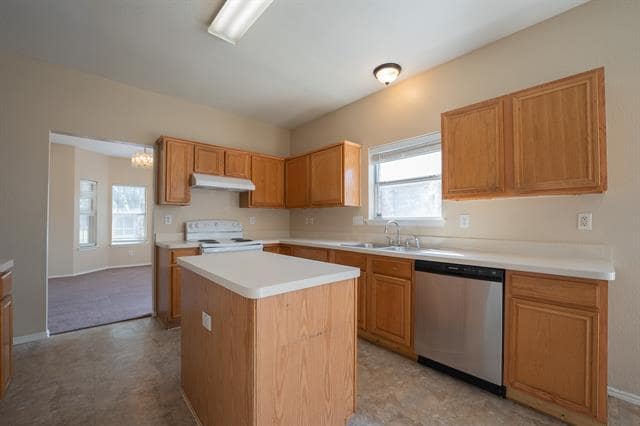 Building Photo - 447 Maple Grove Dr