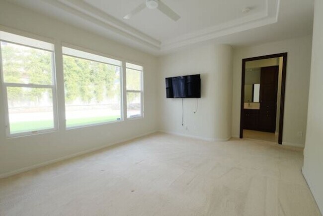 Building Photo - Stunning 3 bedroom home in San Clemente