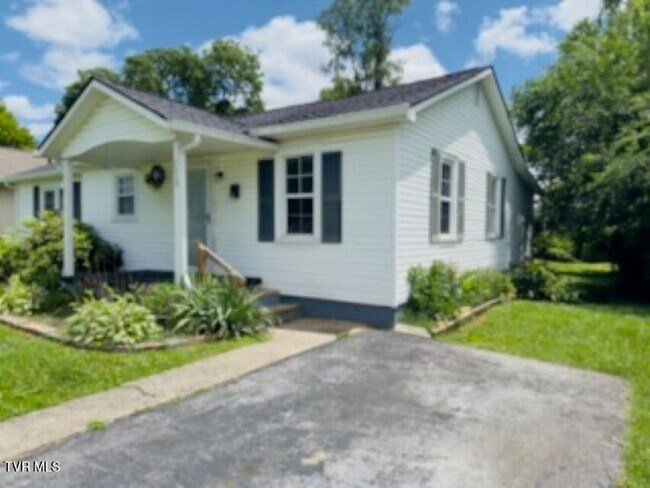 Building Photo - 2 Bedroom 2 Bath In Johnson City,TN