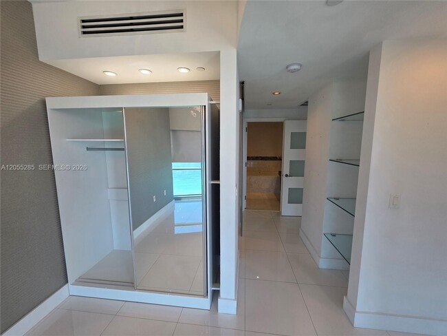 Building Photo - 17121 Collins Ave