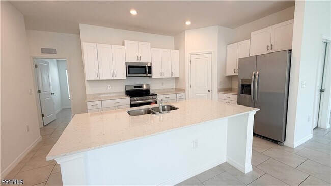 Building Photo - 4007 San Clemente Ct