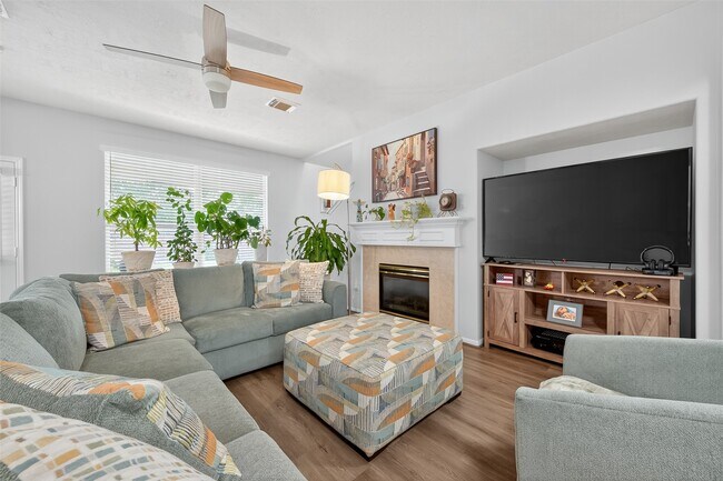 Building Photo - 19343 Dickson Park Dr