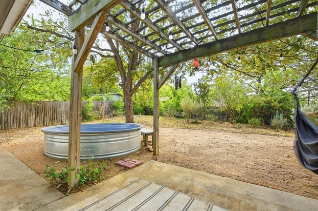 Building Photo - 6901 Bryn Mawr Dr