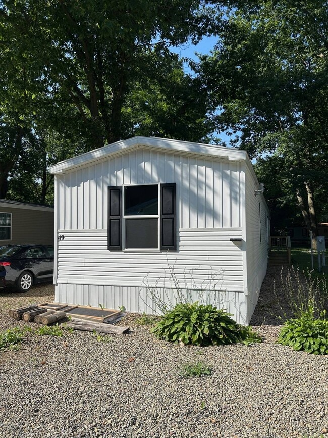Building Photo - 49 Mindi Ct