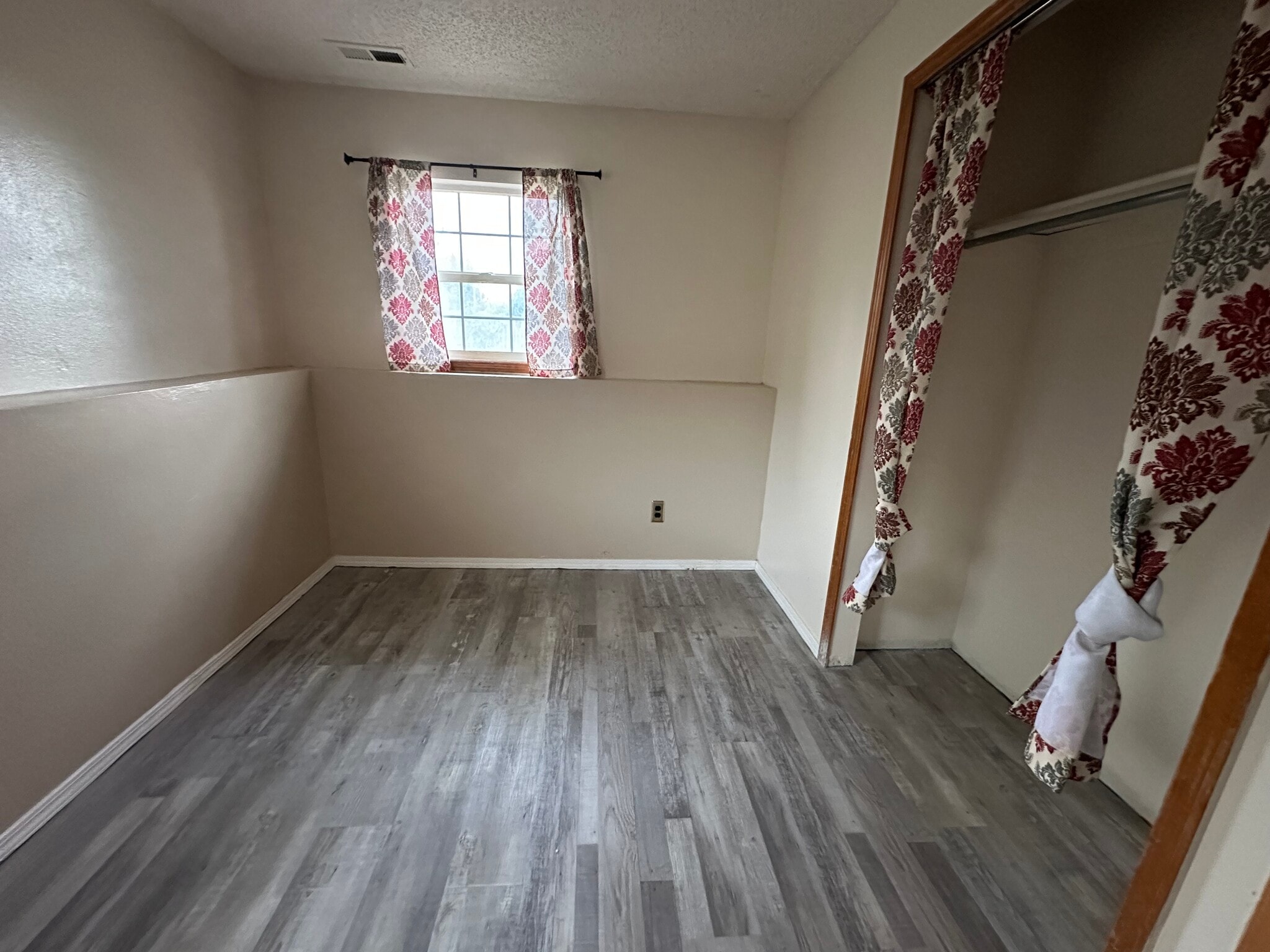 Building Photo - 102 Comanche Ct