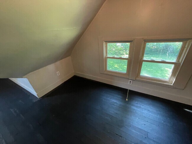 Building Photo - SECTION 8 and EDEN Accepted!! Fully renovated 3 BR Home!!