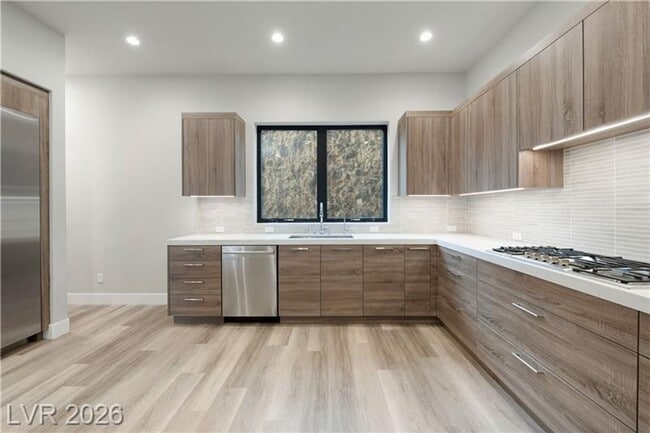 Building Photo - Modern Tri-Story Home in McDonald Highlands