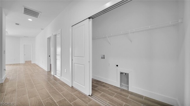 Building Photo - 4989-4991 Fairway Ct