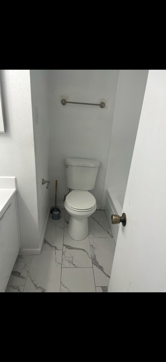 Building Photo - 700 Thicket Ln