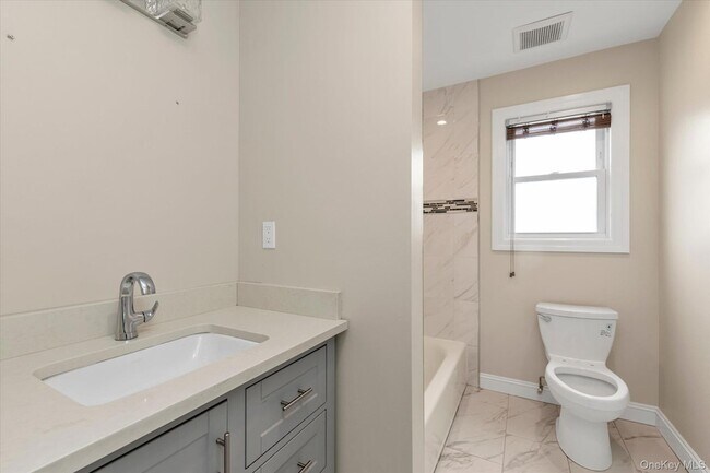 Building Photo - 85 Clement St