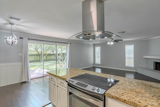 Building Photo - 6 Basal Briar Ct