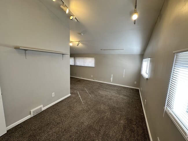 Building Photo - AVAILABLE JULY! Student Housing near DU Campus!