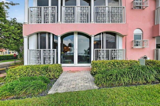 Building Photo - 1099 S Ocean Blvd