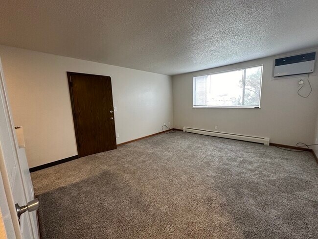 Building Photo - 4451 Vasey Ave
