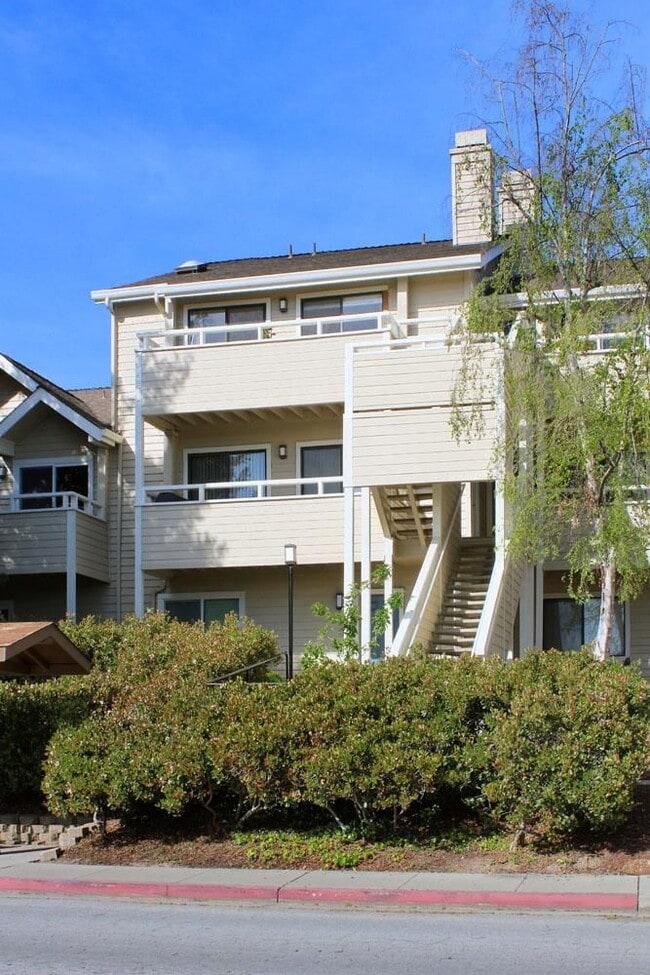 Building Photo - Open House Sunday December 7th 1-2pm  Beautiful Santa Cruz  Townhome in Prime Westside Location.