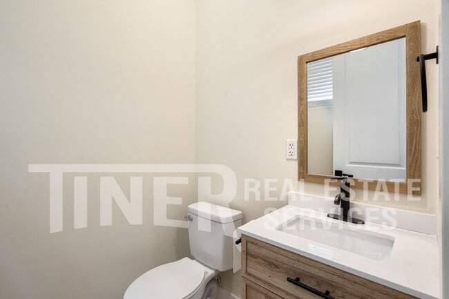 Building Photo - 425 G St