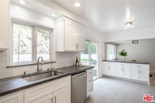 Building Photo - 3720 Ventura Canyon Ave