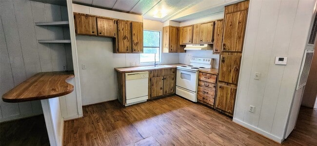Building Photo - 2066 County Rd 332