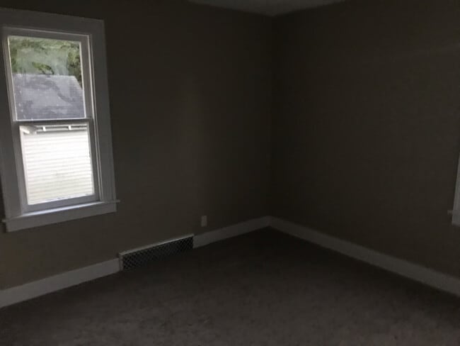 Building Photo - 566 E Sebewaing St