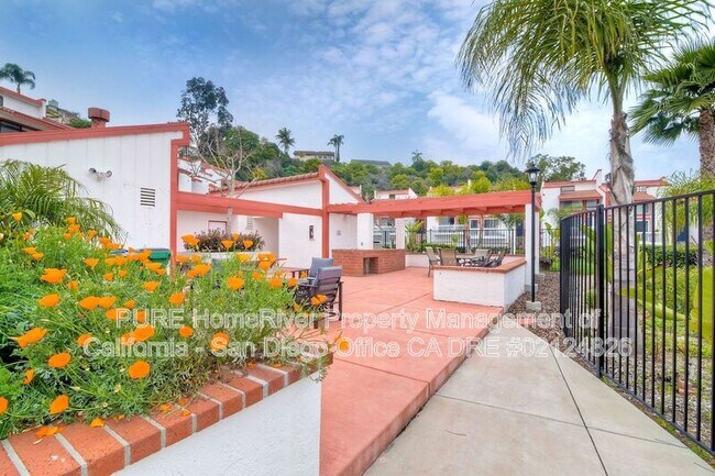 Building Photo - 2415 La Costa Ave