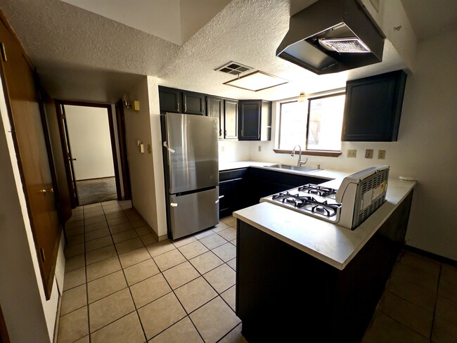 Building Photo - 1633 Ebony Ave