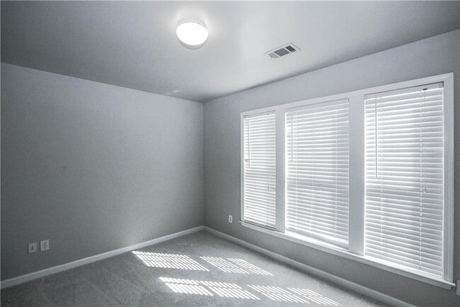 Building Photo - 2388 Fairlie Dr